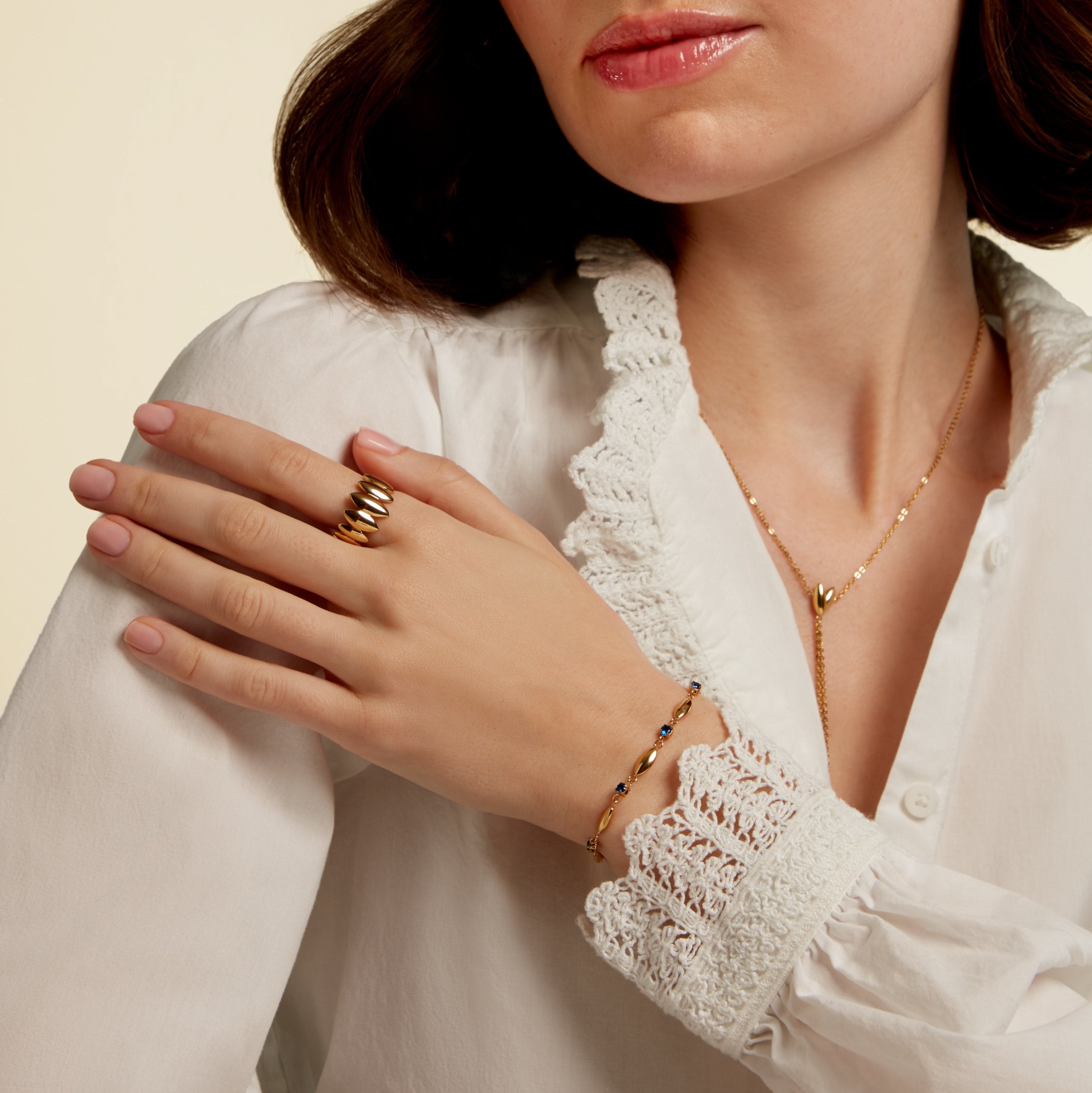 Gold-plated blue bracelet – Petal