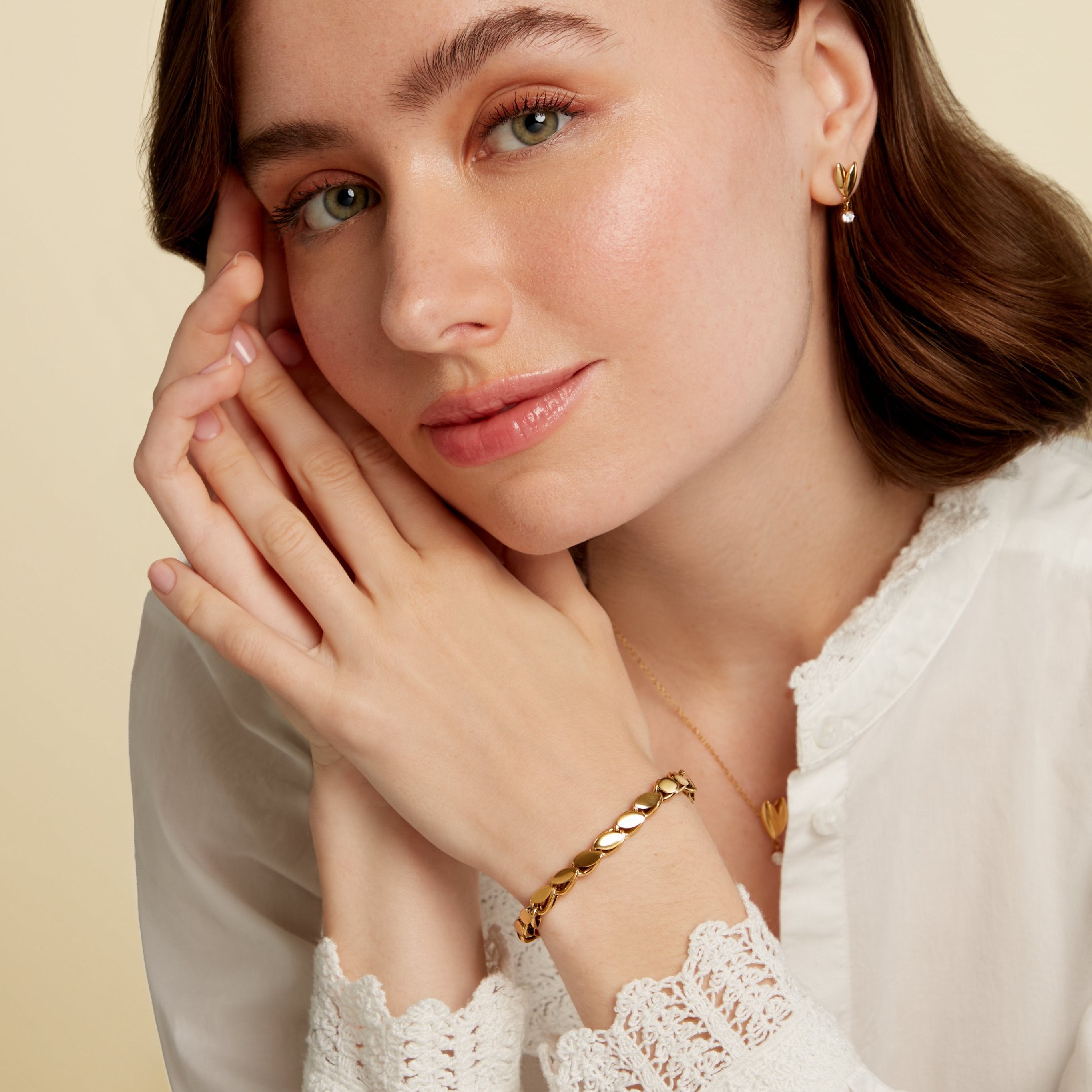 Gold bracelet – Petal