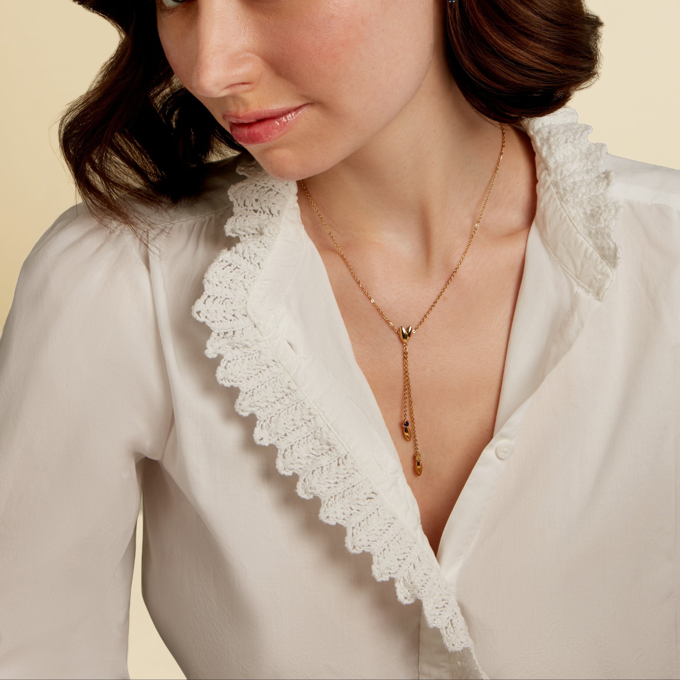 Gold-plated necklace with blue crystal – Petal