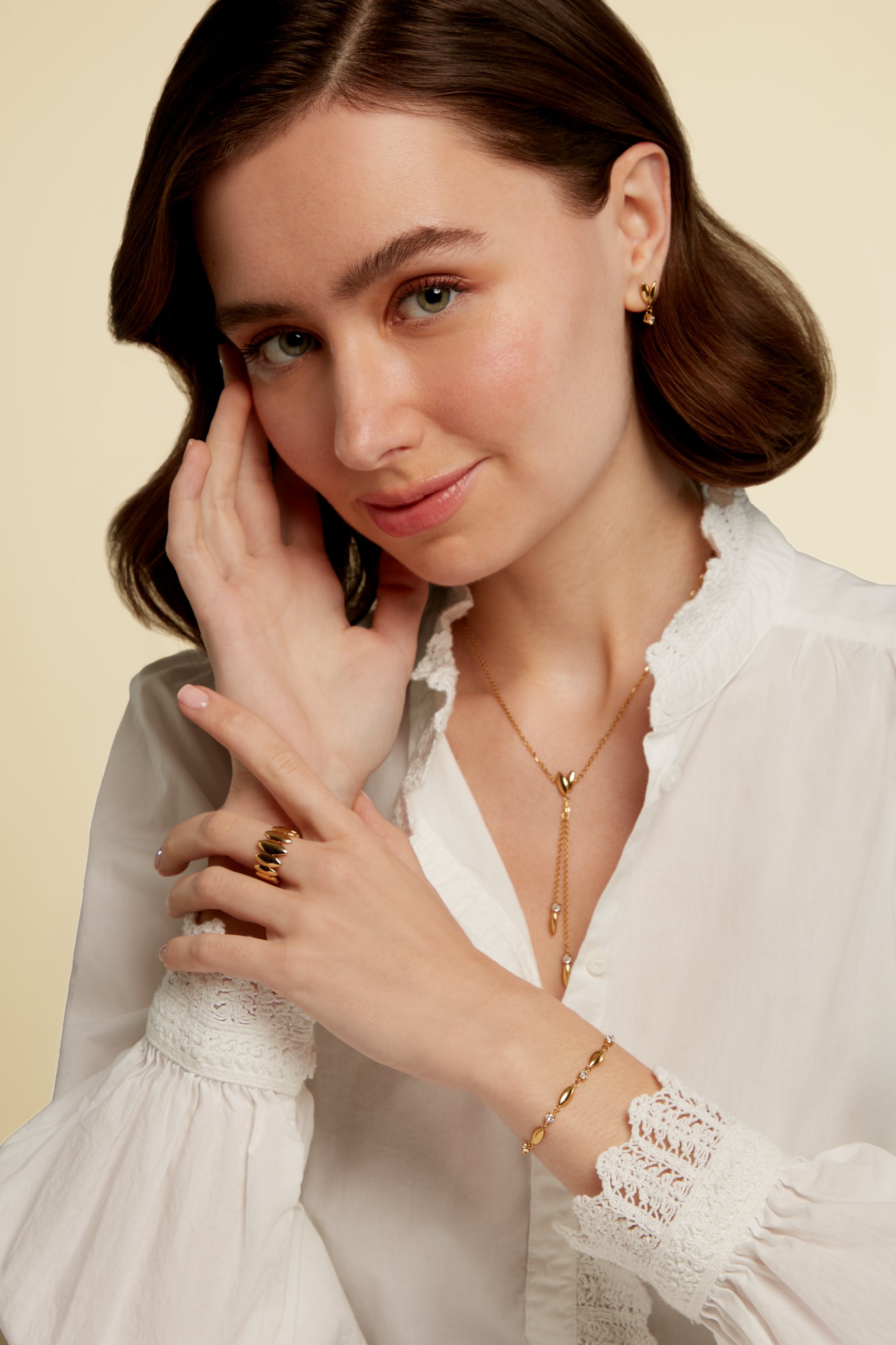 Gold earrings – Petal